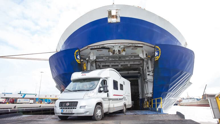 Mit-dem-Camper-auf-der-Fähre co DFDS