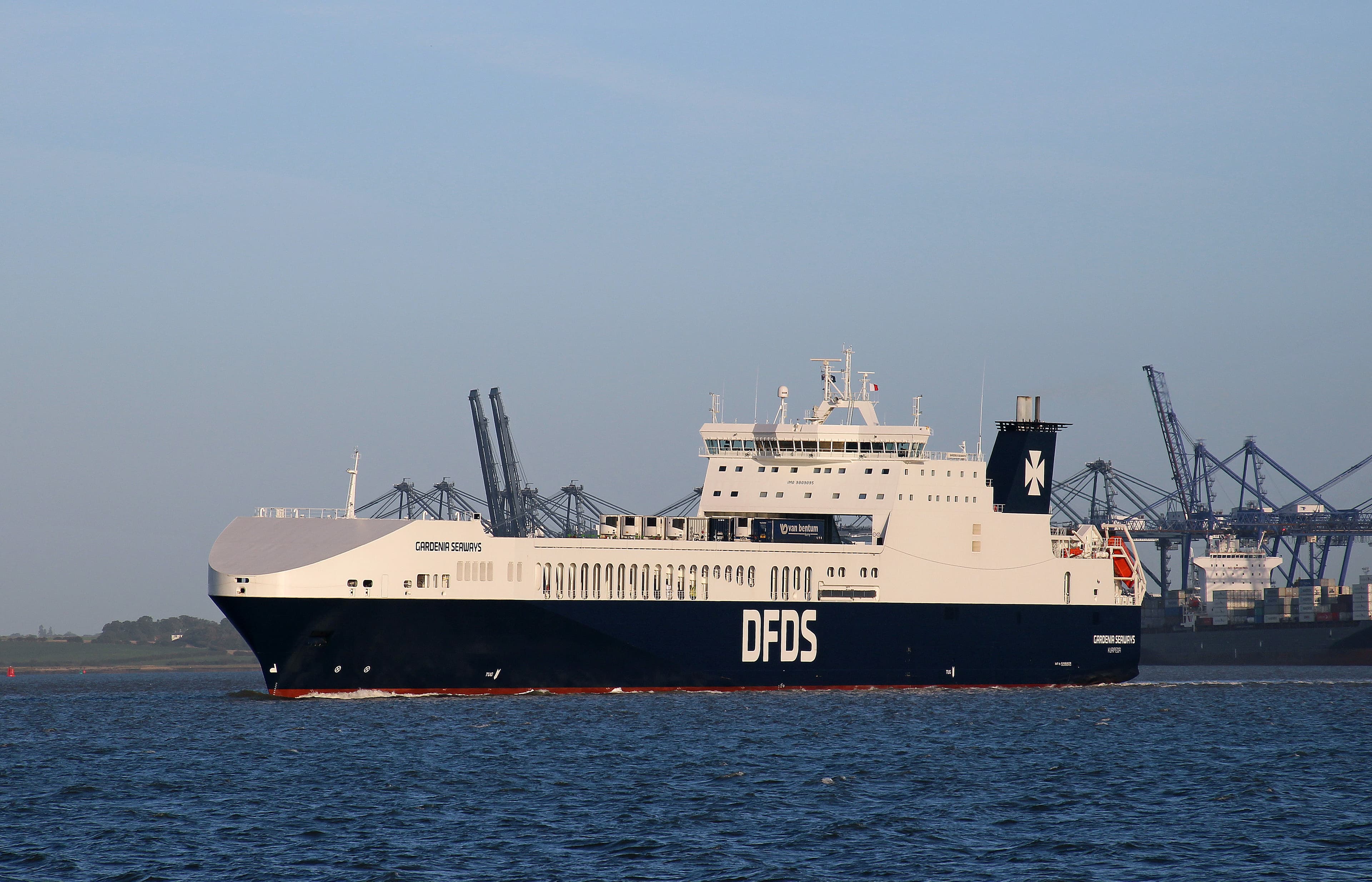 Gardenia Seaways sailing out of Felixstowe
