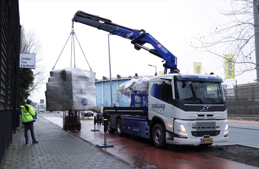 Monkey Rock Statue, Davos Transport