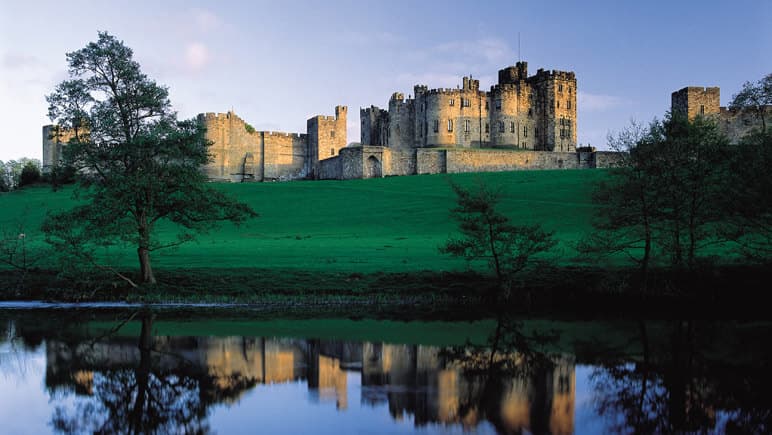 Alnwick-Castle co VisitBritain