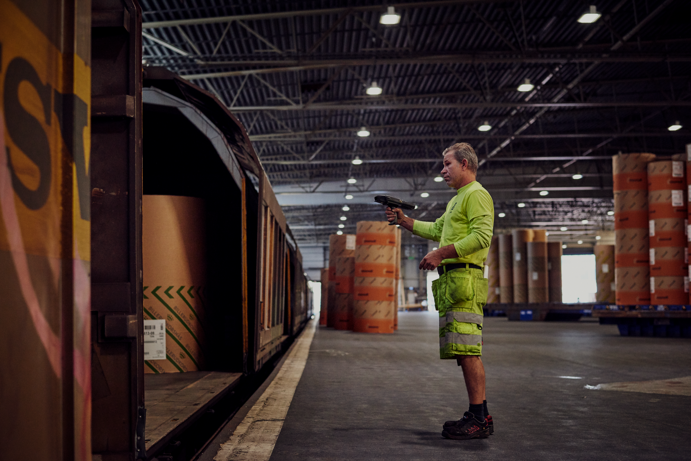 by rail | working man scanning cargo