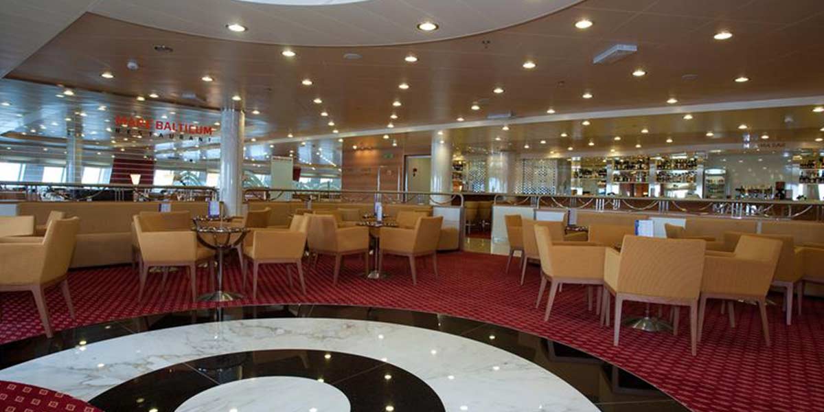 Un bar a bordo del ferry Klaipeda-Kiel