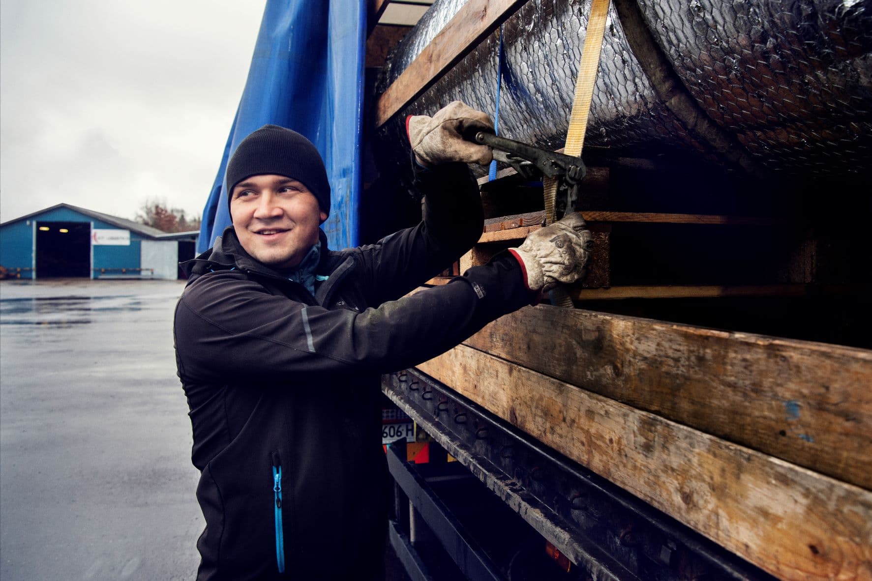 DFDS, truckdriver, tightening, securing, day, smile, outside