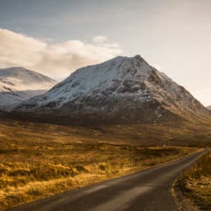 highlands-schneebedeckt-co-visitscotland-300x300