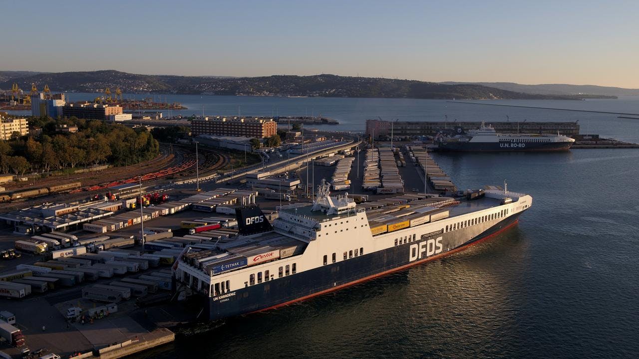 DFDS ship, Türkiye port, sea logistics