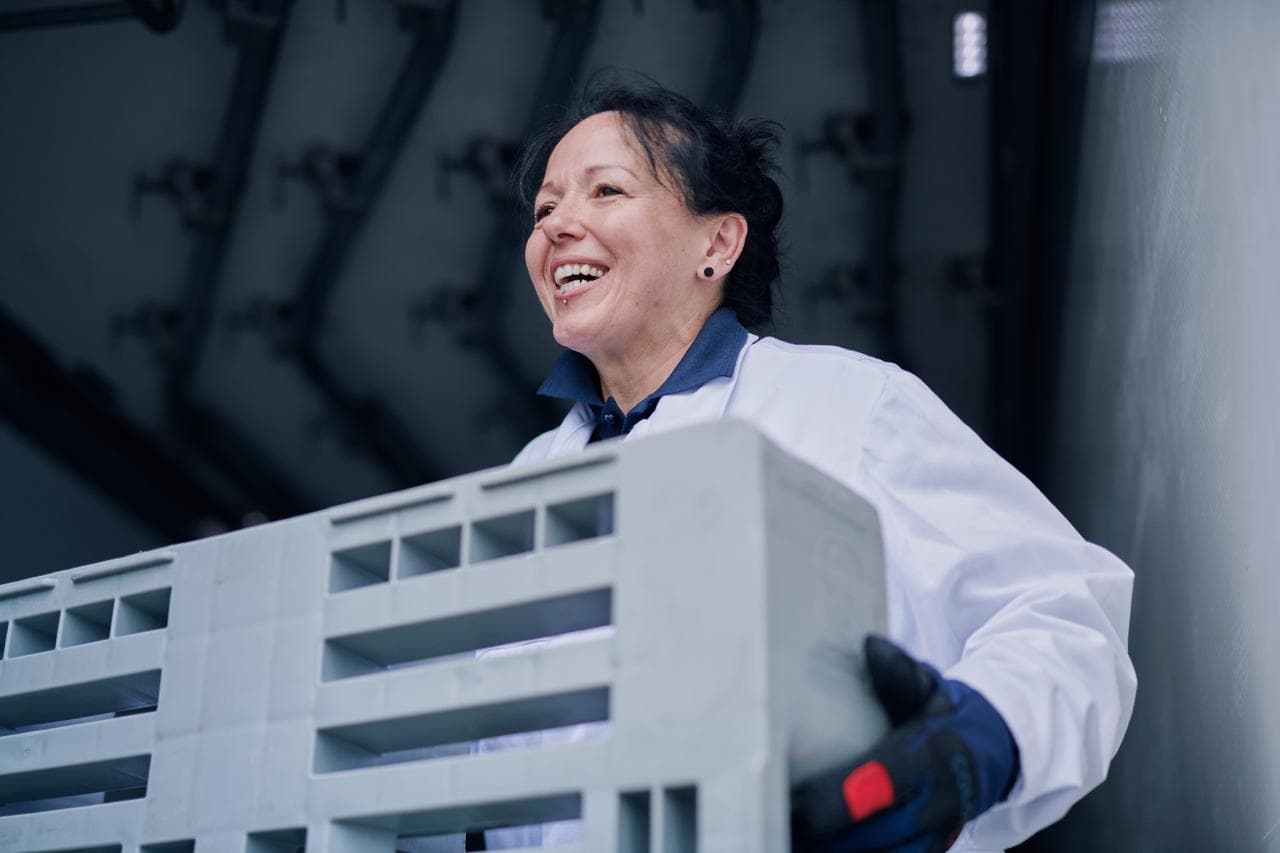 cold chain, worker, smiling, carrying