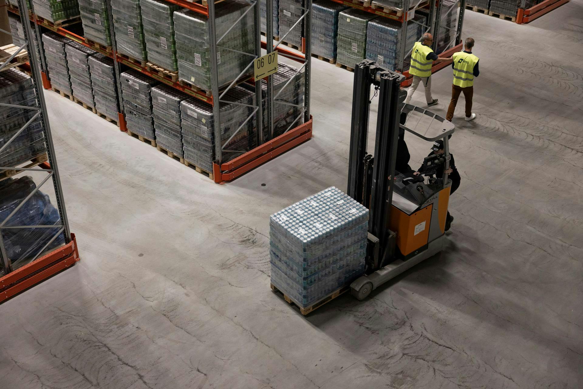 Warehouse, inside warehouse, contract logistics, worker with product
